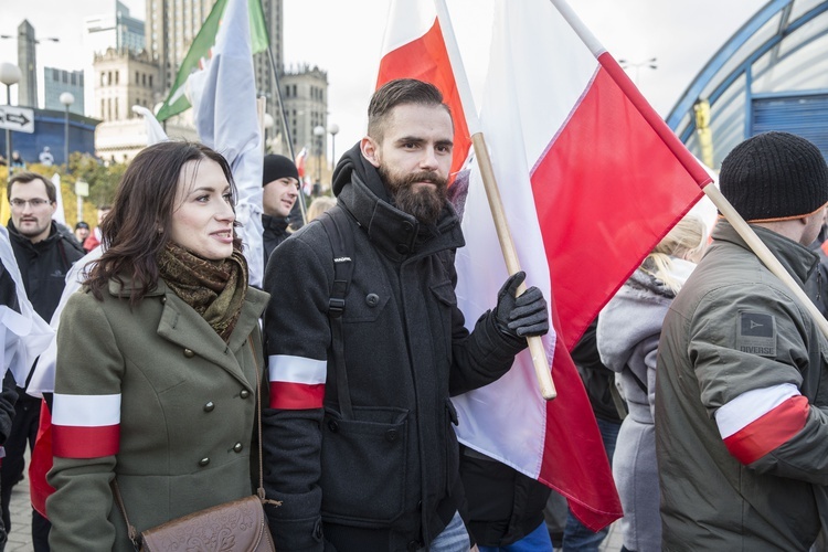 Tysiące flag pod hasłem "My chcemy Boga" 