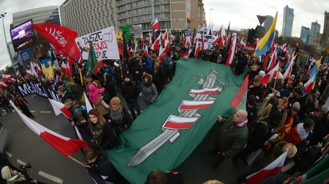 Tysiące flag pod hasłem "My chcemy Boga" 