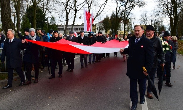 Pod jedną biało-czerwoną flagą