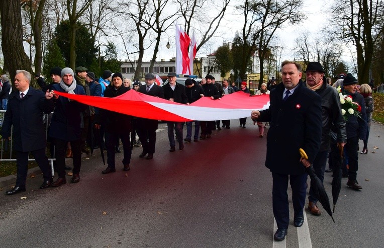 Pod jedną biało-czerwoną flagą