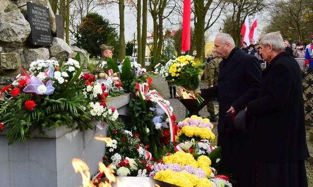 Pod jedną biało-czerwoną flagą