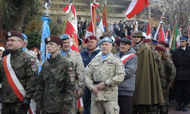 Poczty sztandarowe wielu organizacji i instytucji świętowały razem w Bielsku-Białej