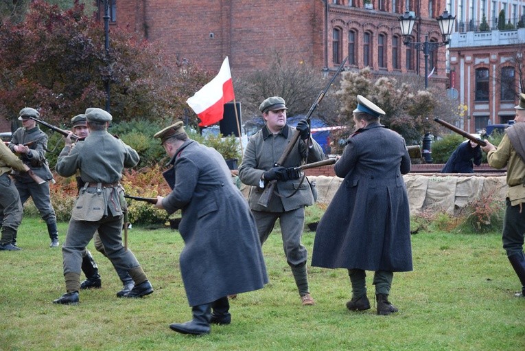 W Żyrardowie odtworzono bohaterskie walki Legionów Polskich z armią carską