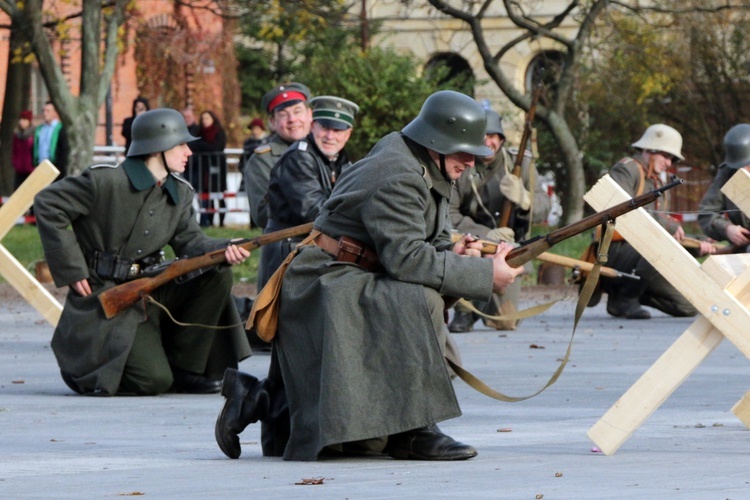 Widowisko batalistyczne "Za Polskę" w centrum Wrocławia