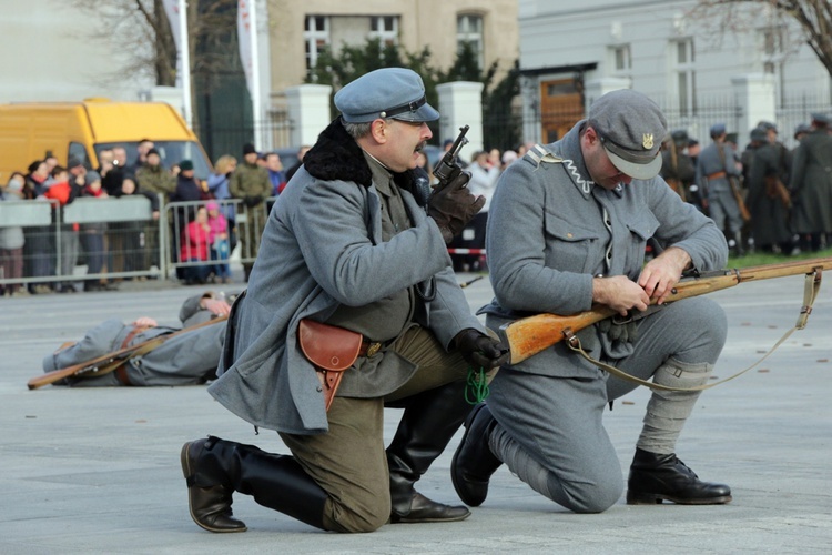 Widowisko batalistyczne "Za Polskę" w centrum Wrocławia