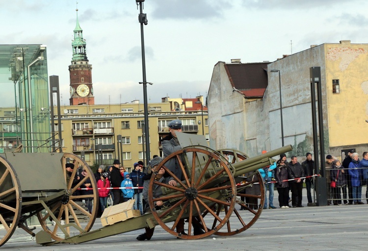 Widowisko batalistyczne "Za Polskę" w centrum Wrocławia