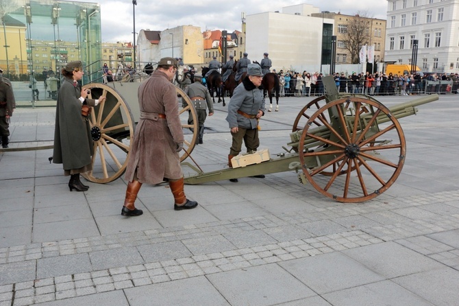 Widowisko batalistyczne "Za Polskę" w centrum Wrocławia