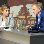 Pisarka Joanna Jurgała-Jureczka poprowadziła spotkanie autorskie z Janem Grzegorczykiem.