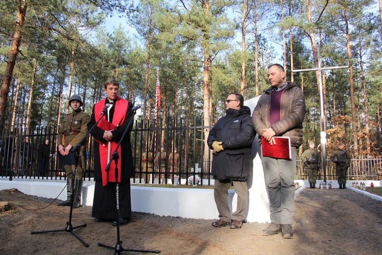 Poświęcenie cmentarza w Leontynowie