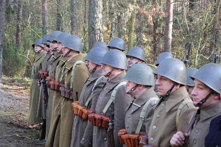 Poświęcenie cmentarza w Leontynowie