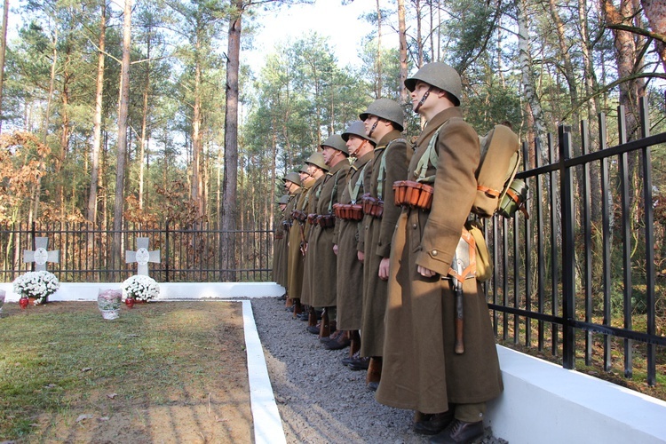 Poświęcenie cmentarza w Leontynowie