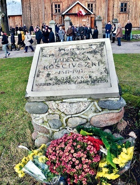 ◄	W związku z przypadającą w tym roku 200. rocznicą śmierci Tadeusz Kościuszki odrestaurowano pamiątkową tablicę.
