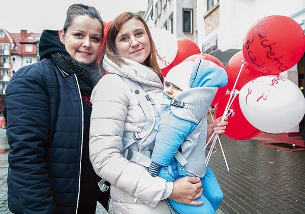 ◄	Najmłodszy kołobrzeski wolontariusz to 5-miesięczny Kacperek, który na happening przyszedł z mamą Agnieszką.