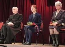 Wyróżnieni przez Akcję Katolicką i obecni na gali medalu "Pro Consecratione Mundi" - ks. prał. Stanisław Czernik, Maria Romankiewicz i Małgorzata Midor