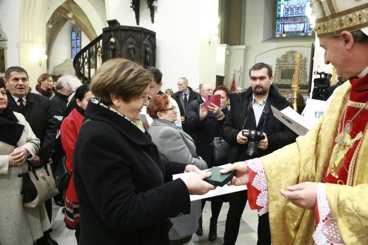 Wręczenie medali "Dei Regno Servire"