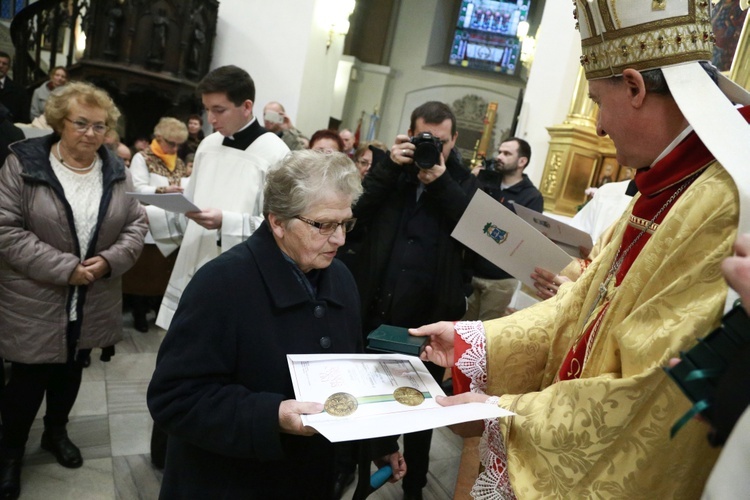 Wręczenie medali "Dei Regno Servire"