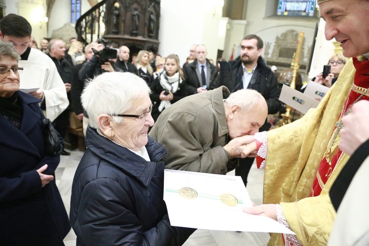 Wręczenie medali "Dei Regno Servire"