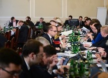 Sejmowa komisja przyjęła główną poprawkę PiS ws. wyboru sędziów do KRS