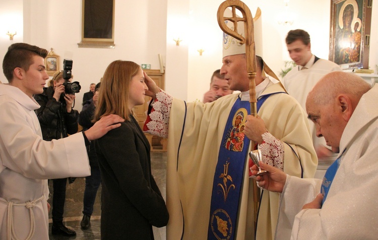 Zakręt. Bierzmowanie przy Madonnie