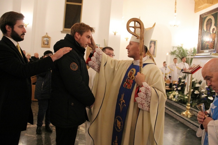 Zakręt. Bierzmowanie przy Madonnie