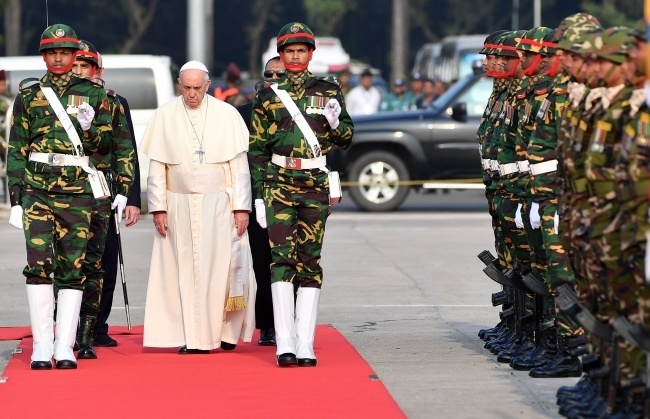 Pierwsze kroki Franciszka w Bangladeszu