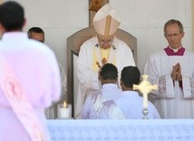 Dhaka: Papież wyświęcił 16 nowych kapłanów