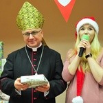 Bp Artur Miziński rozdał "Prezenty z nieba”