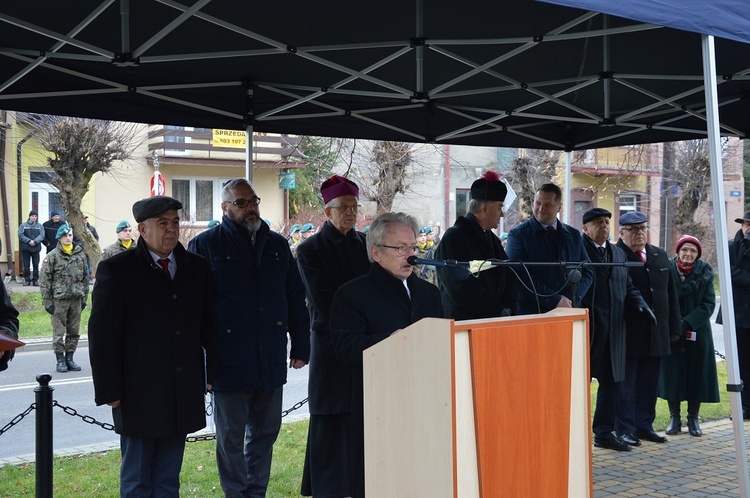 Odłsonięcie monumentu poświęconego Janowi Karskiemu w Izbicy