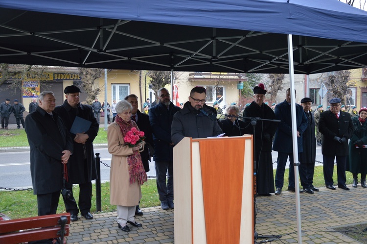 Odłsonięcie monumentu poświęconego Janowi Karskiemu w Izbicy