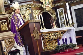 Liturgii nieszporów I niedzieli Adwentu przewodniczył  bp Adam Bałabuch.