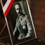 Uczniowie uczcili pamięć marszałka Józefa Piłsudskiego