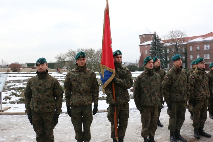 Uczniowie uczcili pamięć marszałka Józefa Piłsudskiego