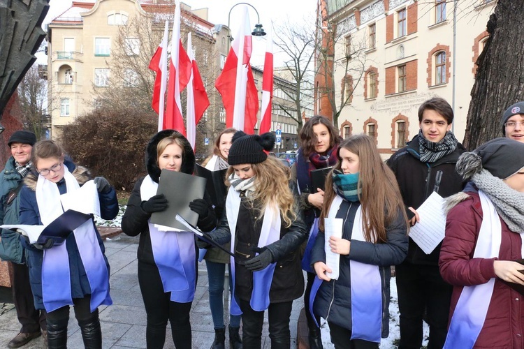 Uczniowie uczcili pamięć marszałka Józefa Piłsudskiego