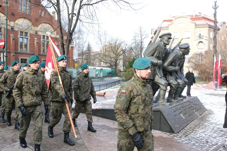 Uczniowie uczcili pamięć marszałka Józefa Piłsudskiego