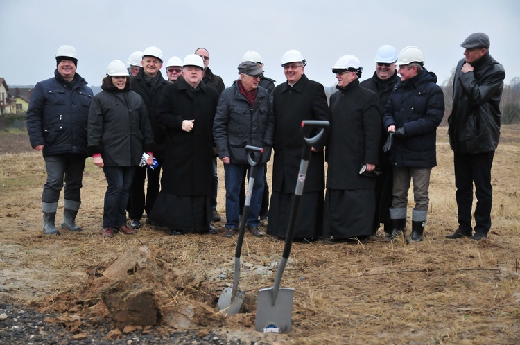 Początek budowy kościoła św. Jana Kantego