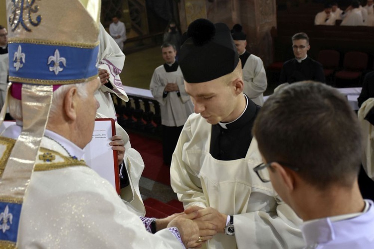 Przyjęcie stroju duchownego przez alumnów III roku