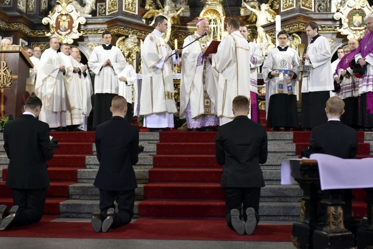 Przyjęcie stroju duchownego przez alumnów III roku