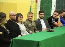 Absolwenci gimnazjum i liceum katolickich szkół ZCBM w Bielsku-Białej podczas "Nocy wartości"