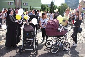 Każdego roku mamy ze swoimi pociechami i siostry kanoniczki Ducha Świętego spotkać można na Marszu dla Życia i Rodziny.