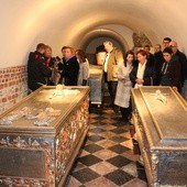 Odnowiono kolejne sarkofagi wawelskie