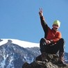 Ekstremalne wyprawy to specjalność Piotra, który 23 maja chce wyruszyć na Mount McKinley i prosi o mocne wsparcie modlitewne. Na zdjęciu na szczycie Kilimandżaro.