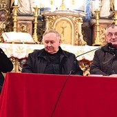 ▲	Katechezę tym razem współprowadzili: bp Ignacy Dec,  ks. Franciszek Głód i ks. Andrzej Dziełak.