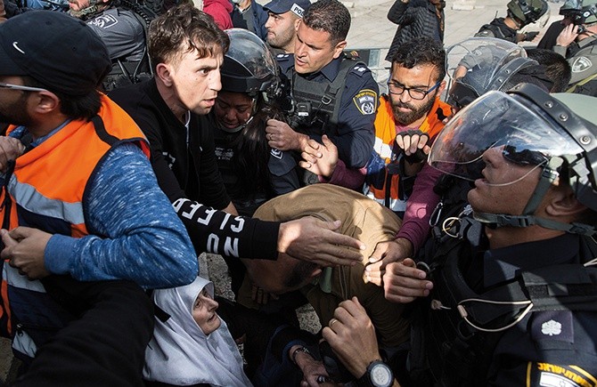 Starcia policji izraelskiej z Palestyńczykami w okolicach Bramy Damasceńskiej.