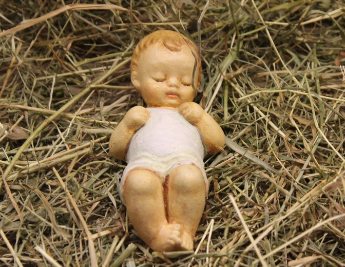 Figurki Dzieciątka z bytomskiej wystawy