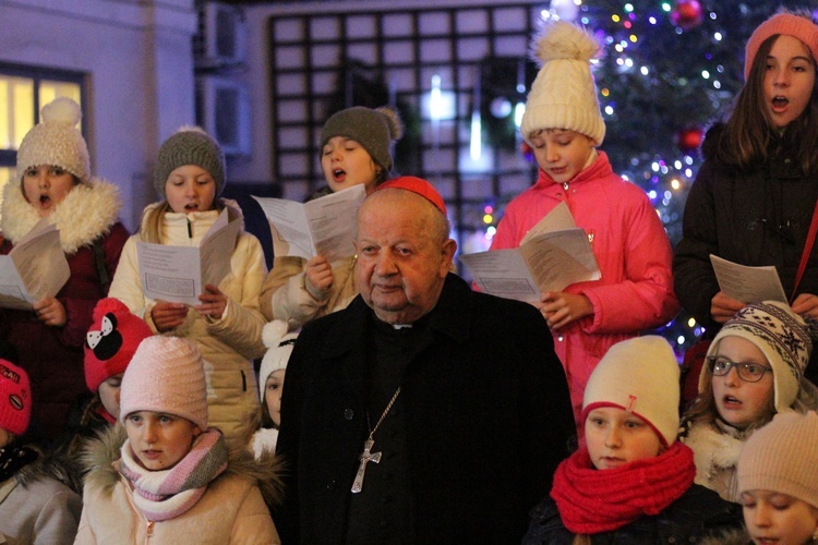 Kolędowanie z kard. Stanisławem Dziwiszem