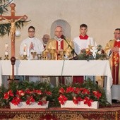 W pierwszej Mszy św. w budującym się kościele wzięli udział nie tylko parafianie, ale także goście