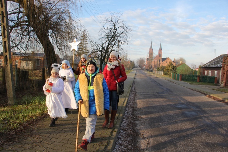 Kolędnicy misyjni z parafii w Złakowie