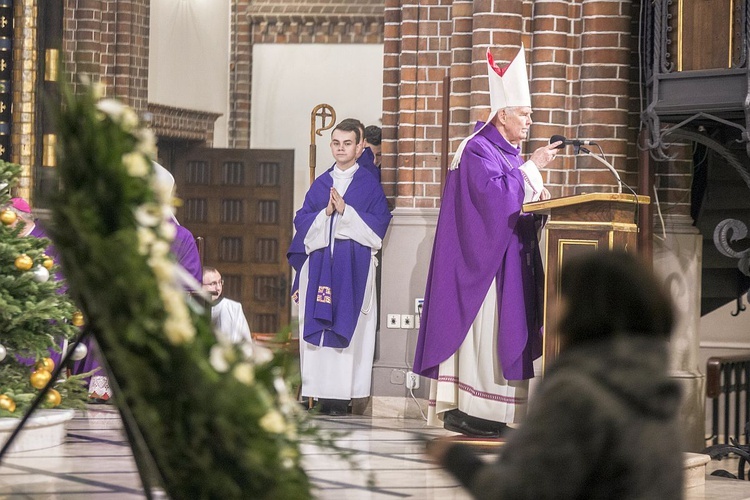 Powiedzcie, że odszedł święty. Pogrzeb bp. Stanisława Kędziory