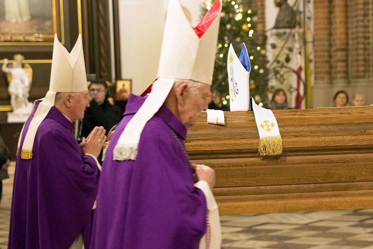 Powiedzcie, że odszedł święty. Pogrzeb bp. Stanisława Kędziory