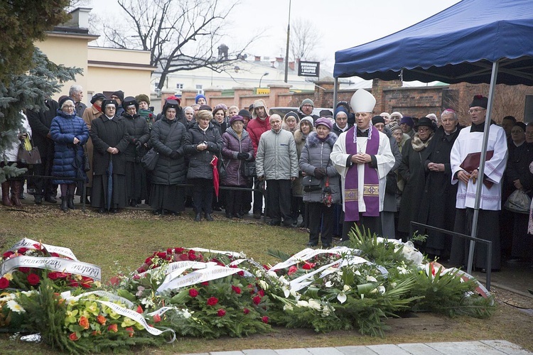 Bp Stanisław spoczął na Cmentarzu Bródzieńskim